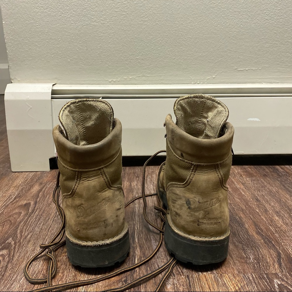 In good condition size 7 Danner Light II boots - Picture 4 of 9